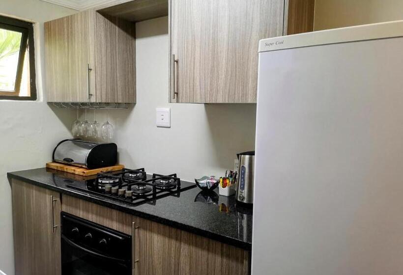 Pension Restawhile Guest House  Pretoria