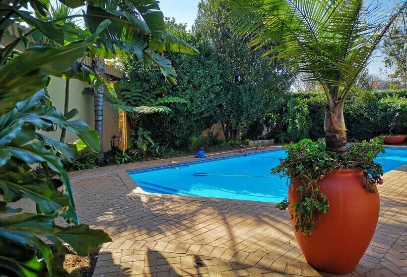 Pension Restawhile Guest House  Pretoria