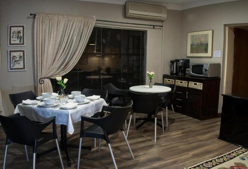 Pension Restawhile Guest House  Pretoria