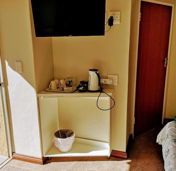 Pension Restawhile Guest House  Pretoria