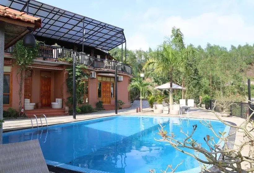 Phong Nha Lake House Resort