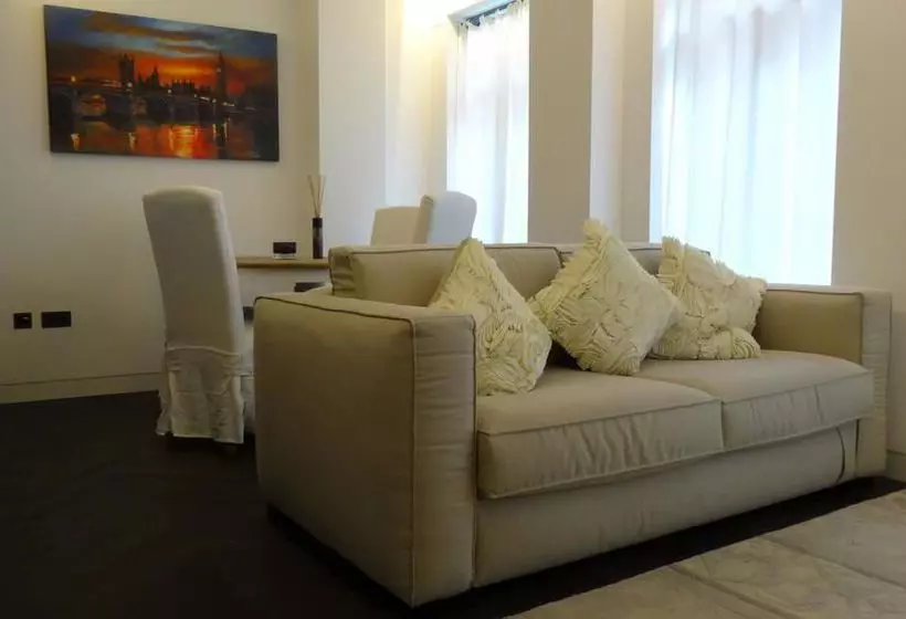 Uber London Trafalgar Apartments