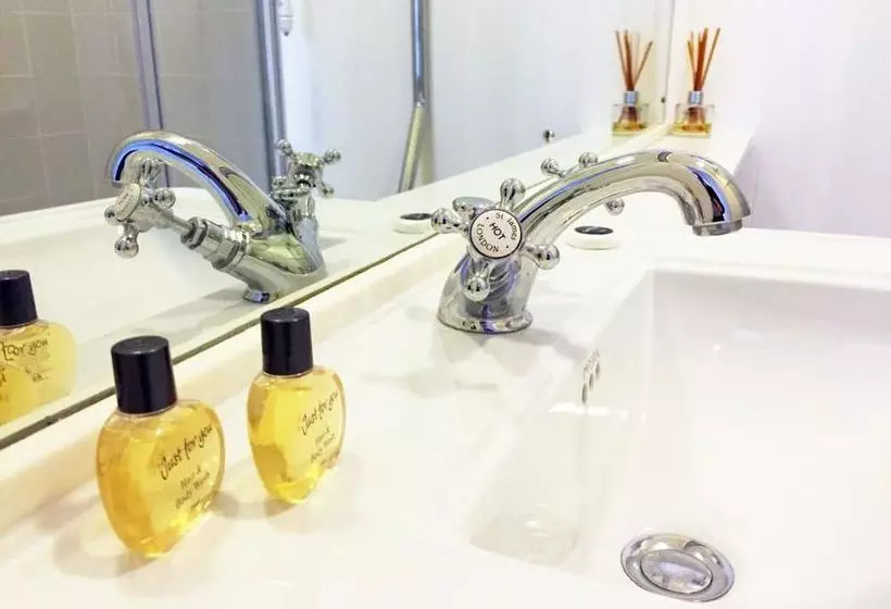 Uber London Trafalgar Apartments