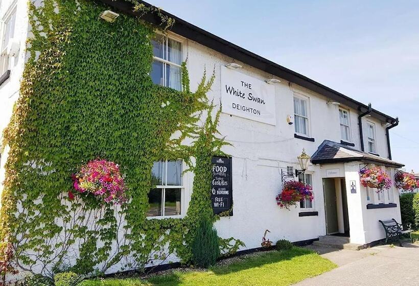 مبيت وإفطار The White Swan