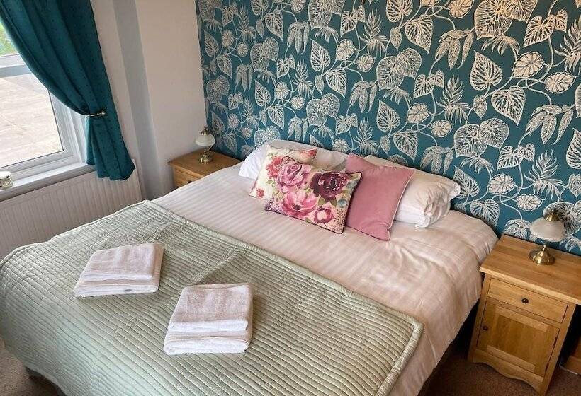 مبيت وإفطار The White Swan