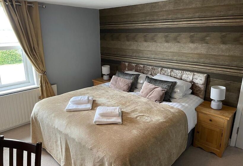 مبيت وإفطار The White Swan