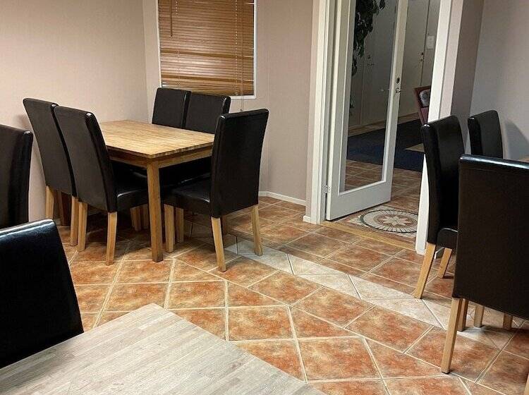 Björkbackens Vandrarhem I Vimmerby Hostel