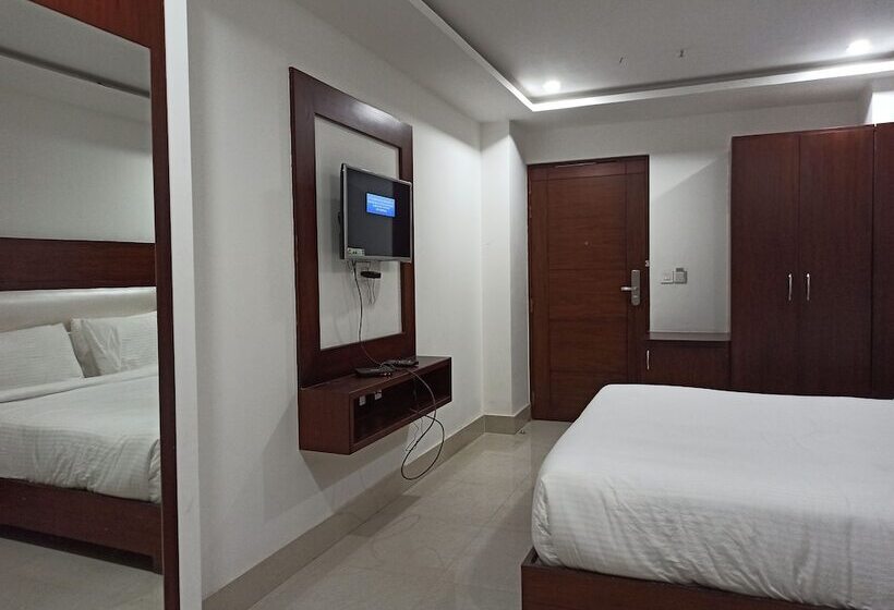 هتل Autumn Crocus