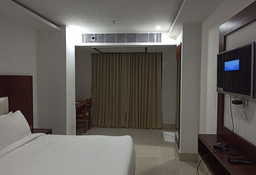 هتل Autumn Crocus