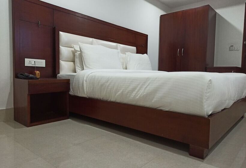 هتل Autumn Crocus