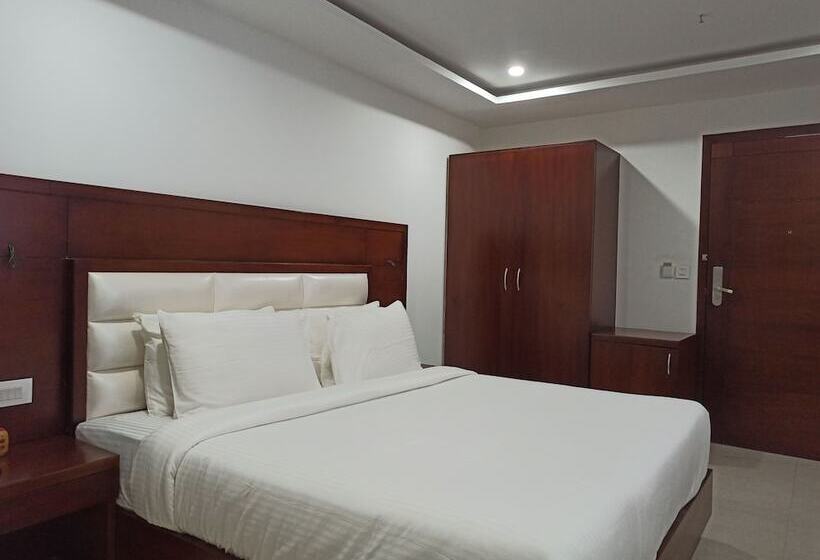 هتل Autumn Crocus