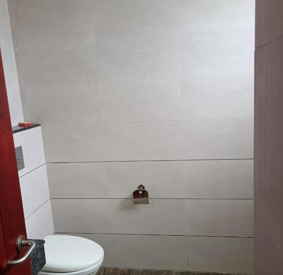 هتل Autumn Crocus