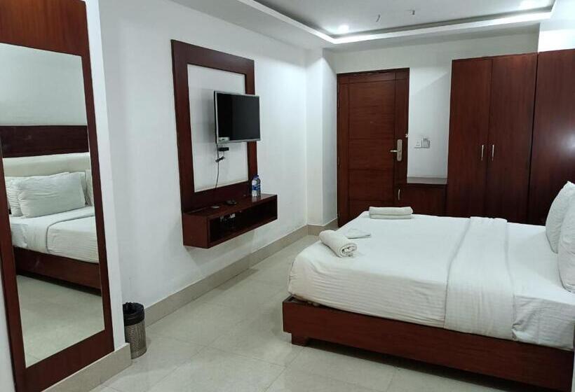 هتل Autumn Crocus