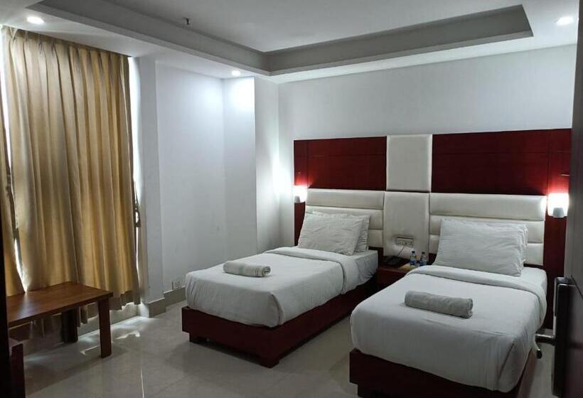 هتل Autumn Crocus