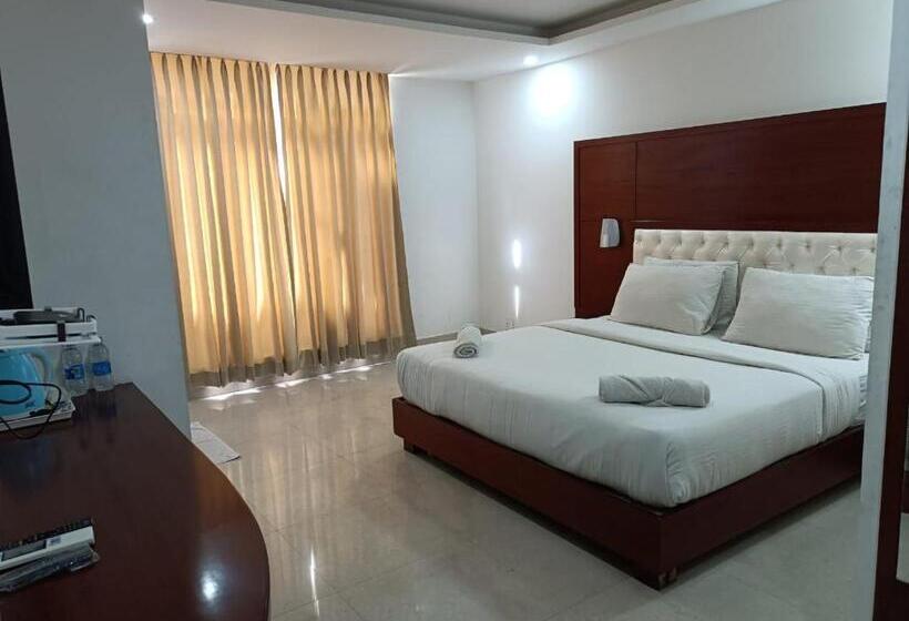 هتل Autumn Crocus