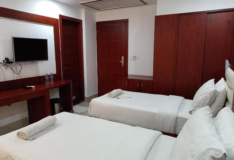 هتل Autumn Crocus