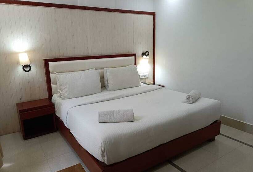 هتل Autumn Crocus