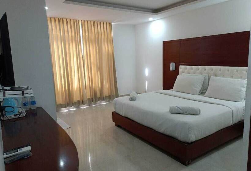 هتل Autumn Crocus