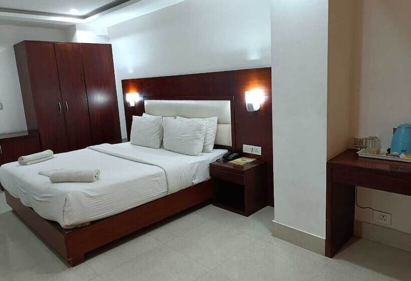 هتل Autumn Crocus