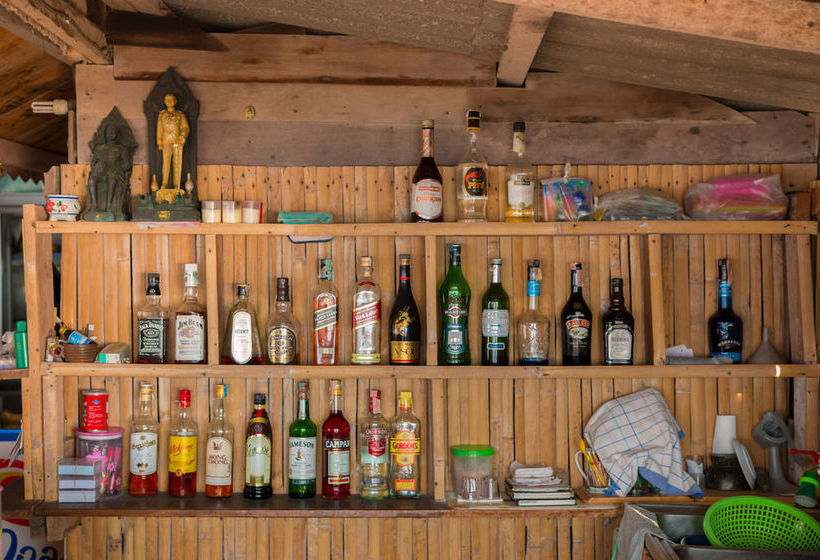 Отель Chaam Little Shop & Resort