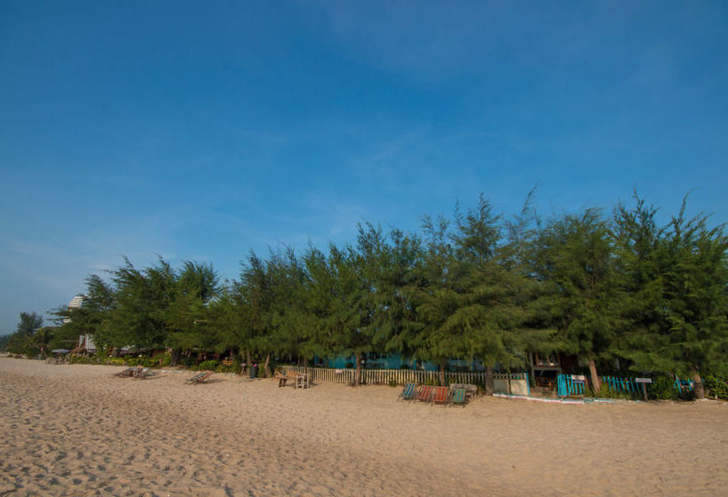 Отель Chaam Little Shop & Resort