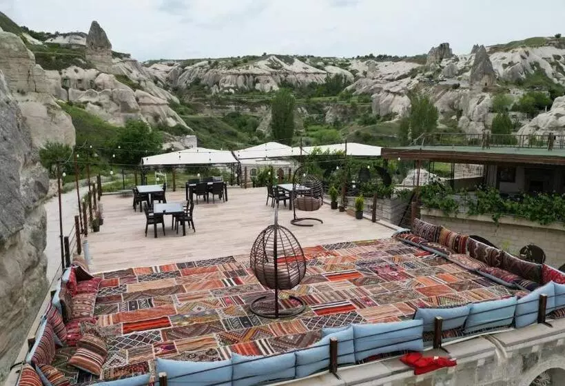 هتل Kayatas Cave Suites