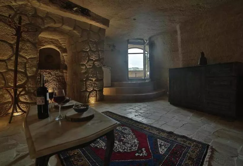 هتل Kayatas Cave Suites