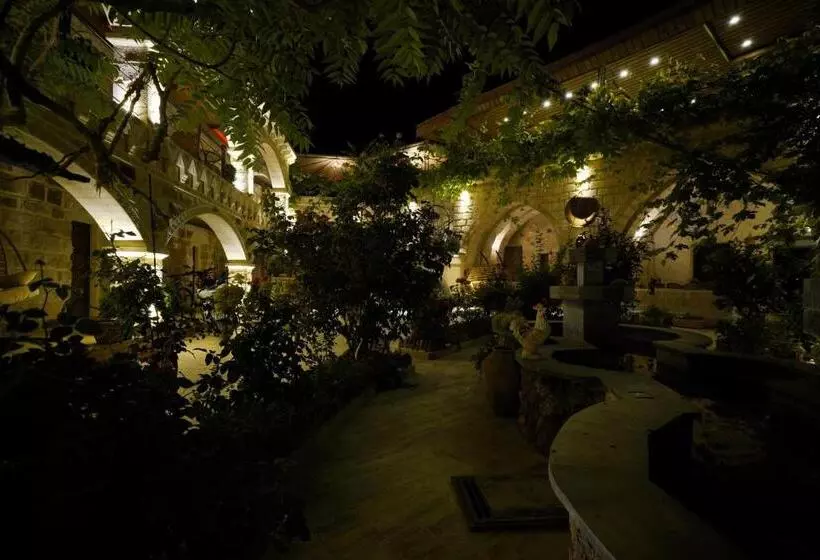 هتل Kayatas Cave Suites