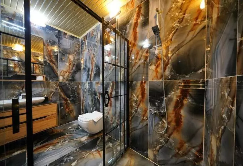 هتل Kayatas Cave Suites