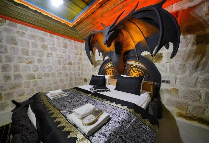 هتل Kayatas Cave Suites