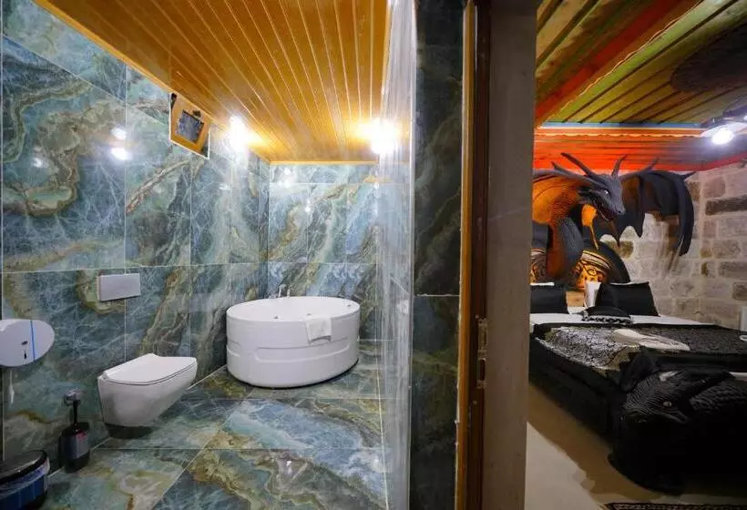 هتل Kayatas Cave Suites