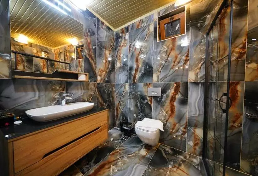 هتل Kayatas Cave Suites