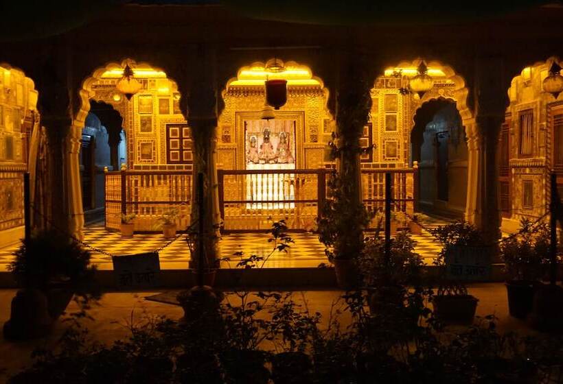 ホテル Nirvana Home