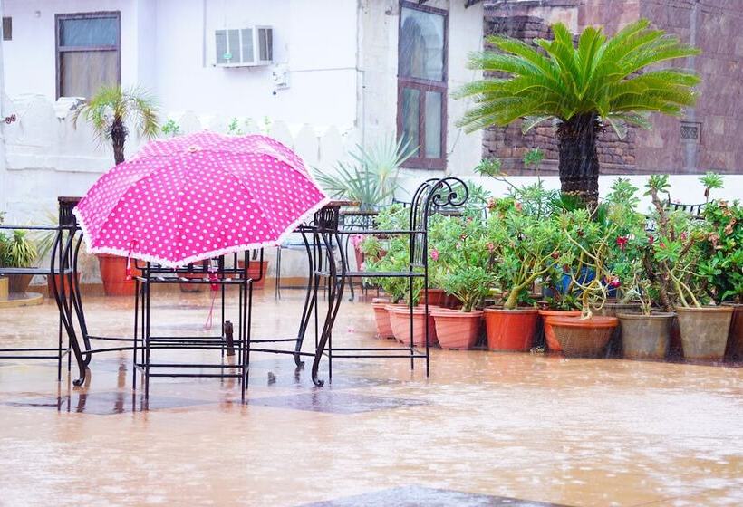 ホテル Nirvana Home