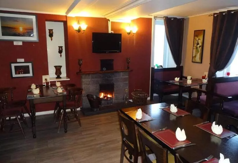 Отель St. Cyrus Village Inn