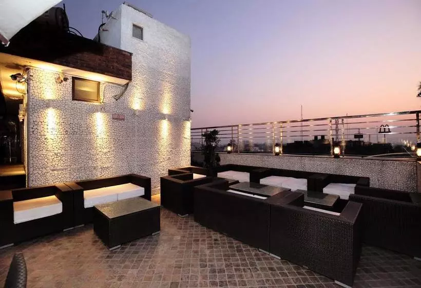 בית מלון כפרי ZO Rooms Iconic Panchkula Sector 11