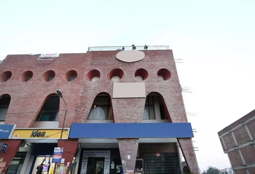 בית מלון כפרי ZO Rooms Iconic Panchkula Sector 11