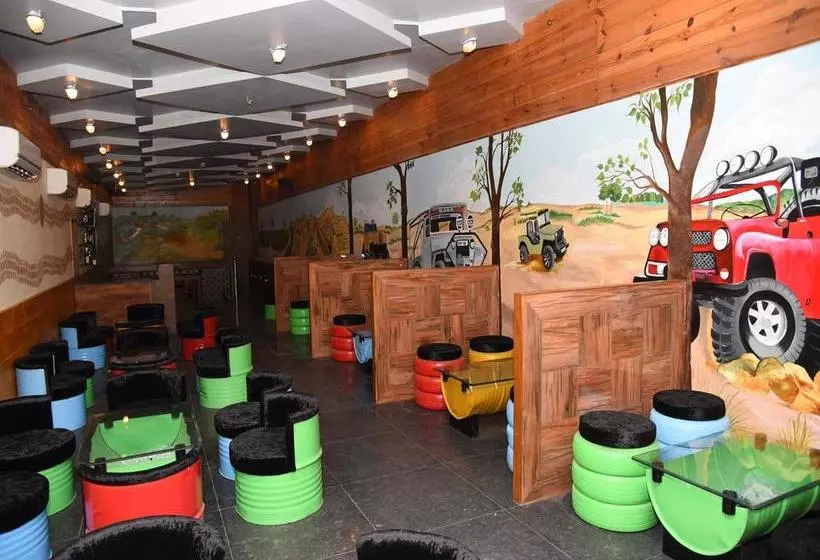 בית מלון כפרי ZO Rooms Iconic Panchkula Sector 11