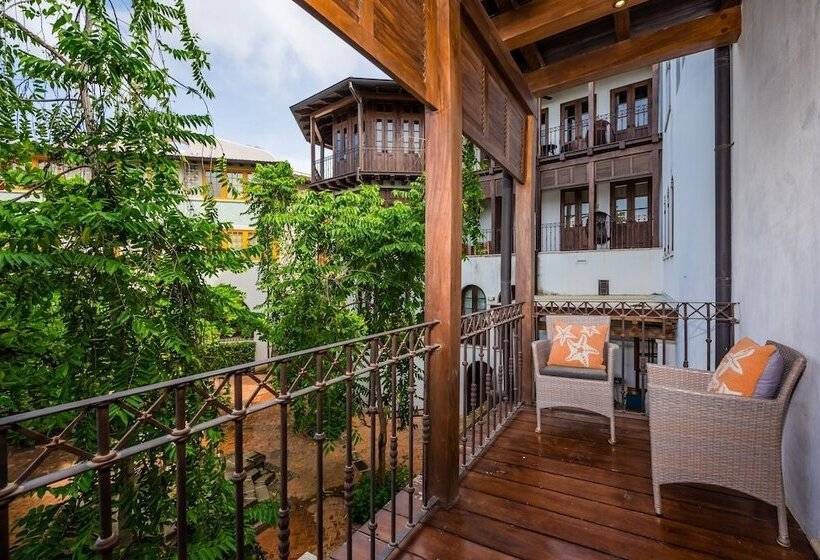 Las Catalinas Collection