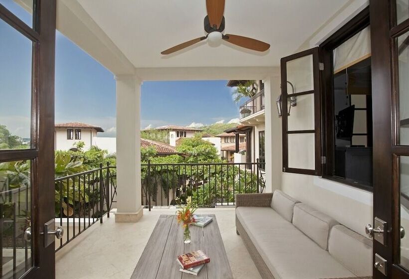 Las Catalinas Collection