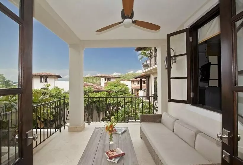 Las Catalinas Collection