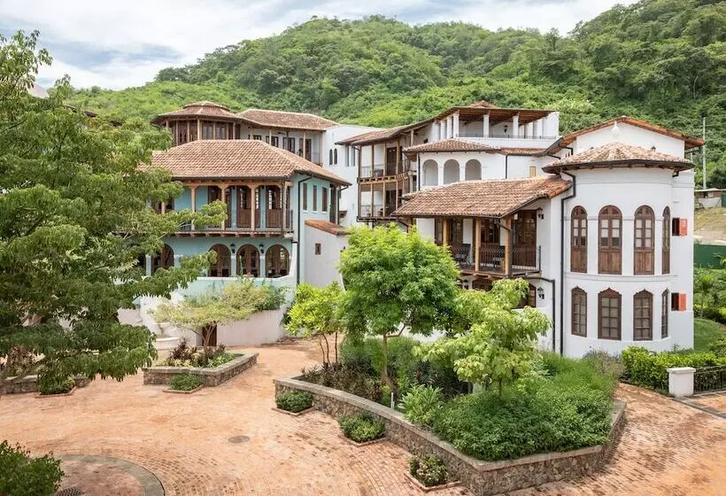 Las Catalinas Collection