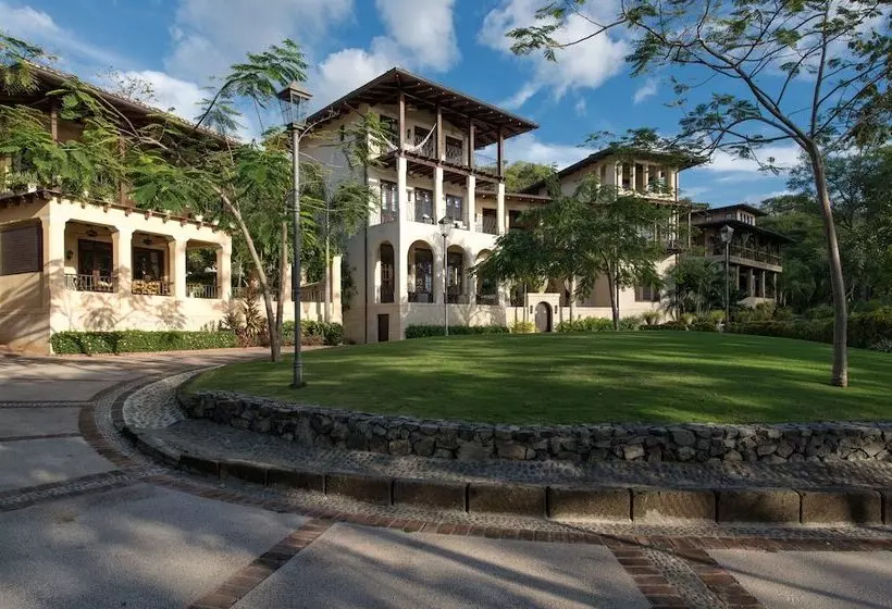 Las Catalinas Collection