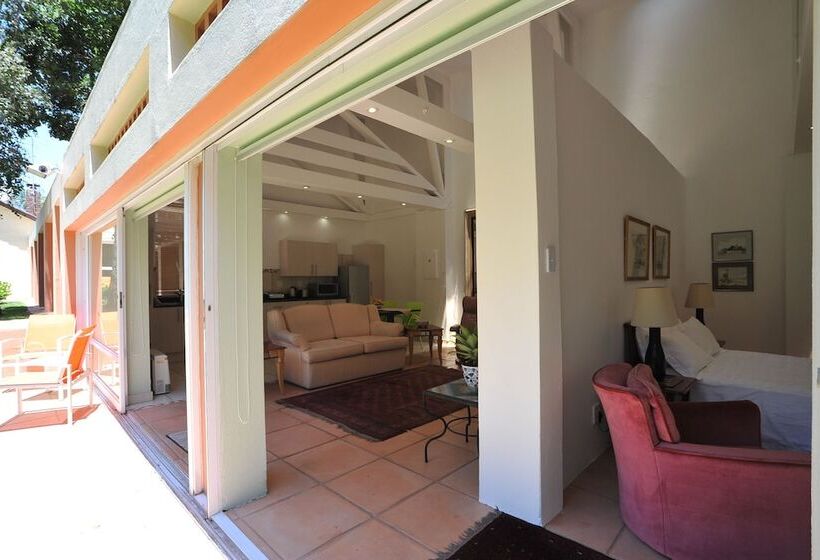 פנסיון Fifteen On Orange