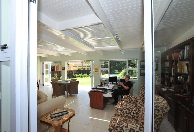 פנסיון Fifteen On Orange