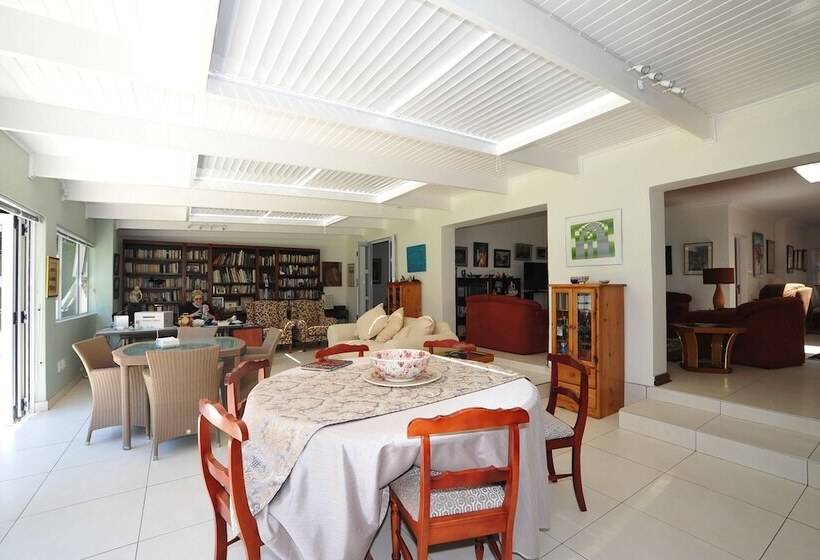 פנסיון Fifteen On Orange