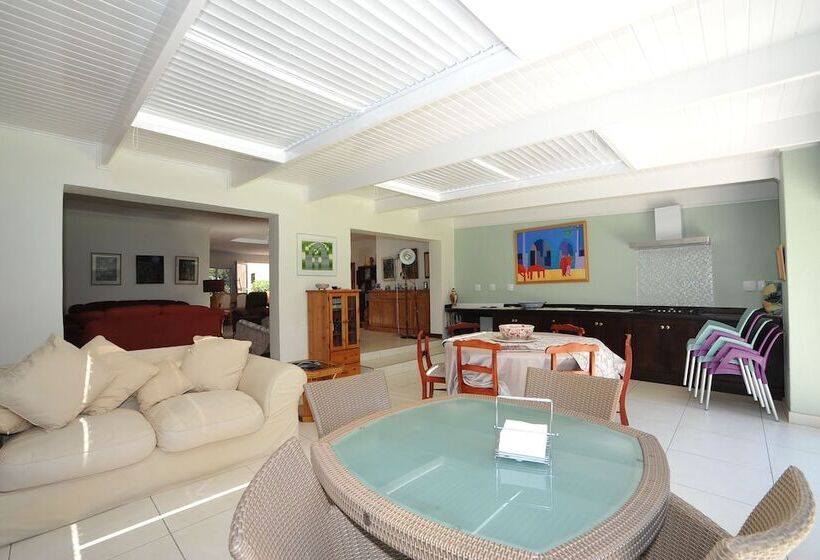 פנסיון Fifteen On Orange