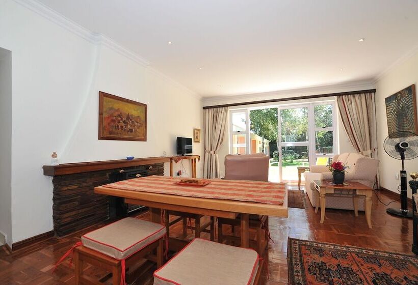 פנסיון Fifteen On Orange