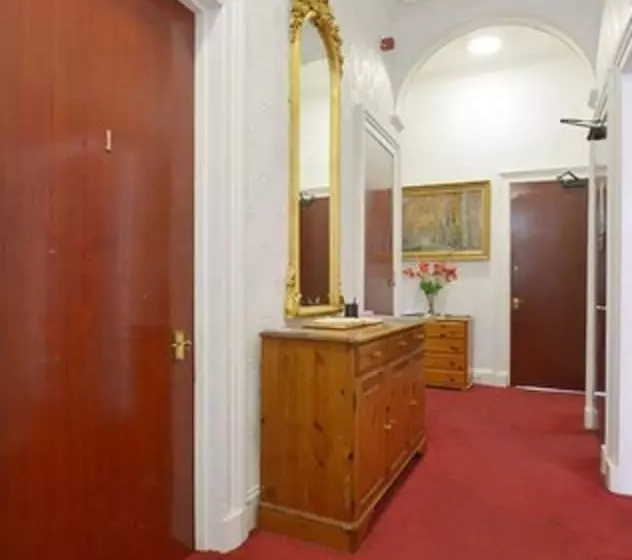 پانسیون Sakura Edinburgh Guest House