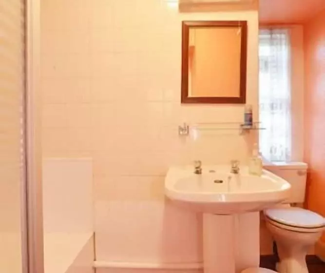 پانسیون Sakura Edinburgh Guest House